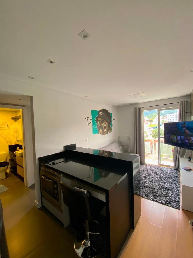 Apartamento 302 *